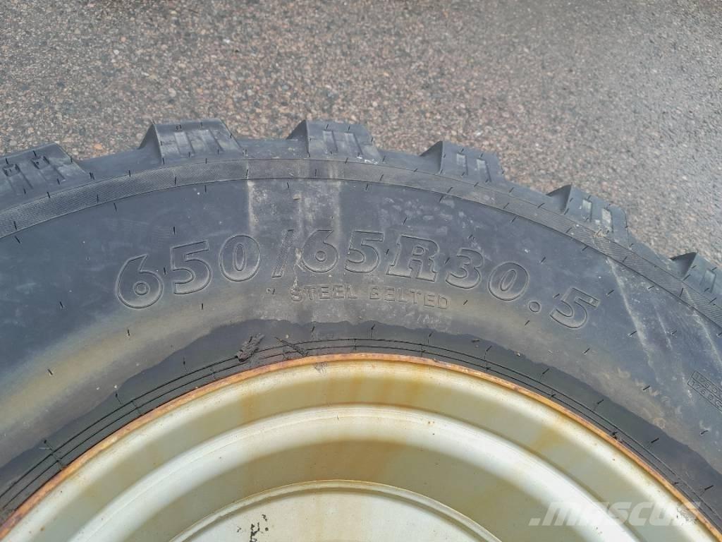 BKT 650/60R30,5 Hjul Ελαστικά και ζάντες