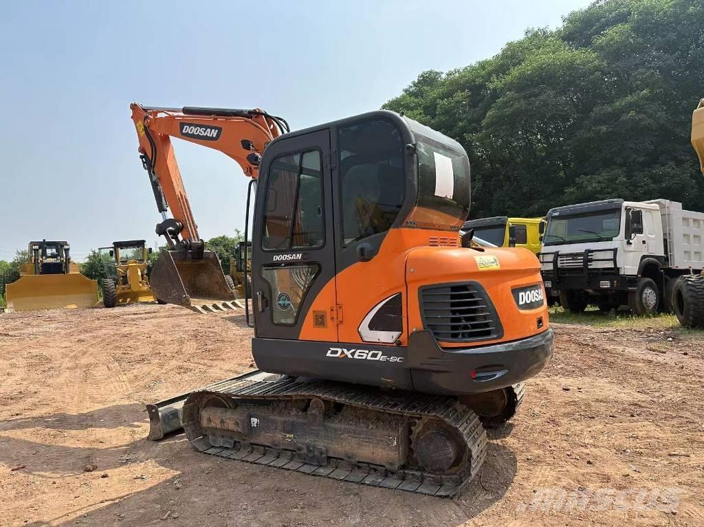 Doosan DX60 Εκσκαφείς με ερπύστριες