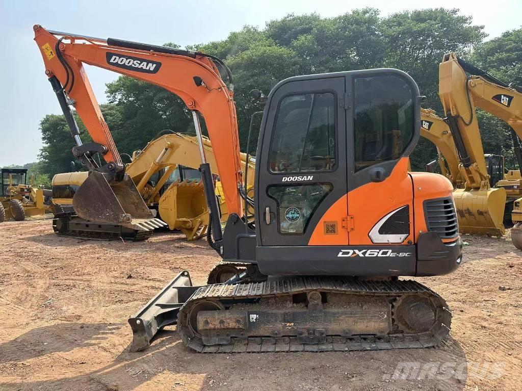 Doosan DX60 Εκσκαφείς με ερπύστριες