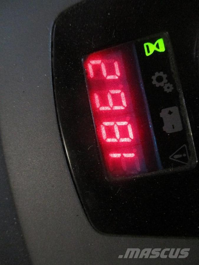 BT LPE 200 Χειροκίνητο περονοφόρο ανυψωτικό με πλατφόρμα