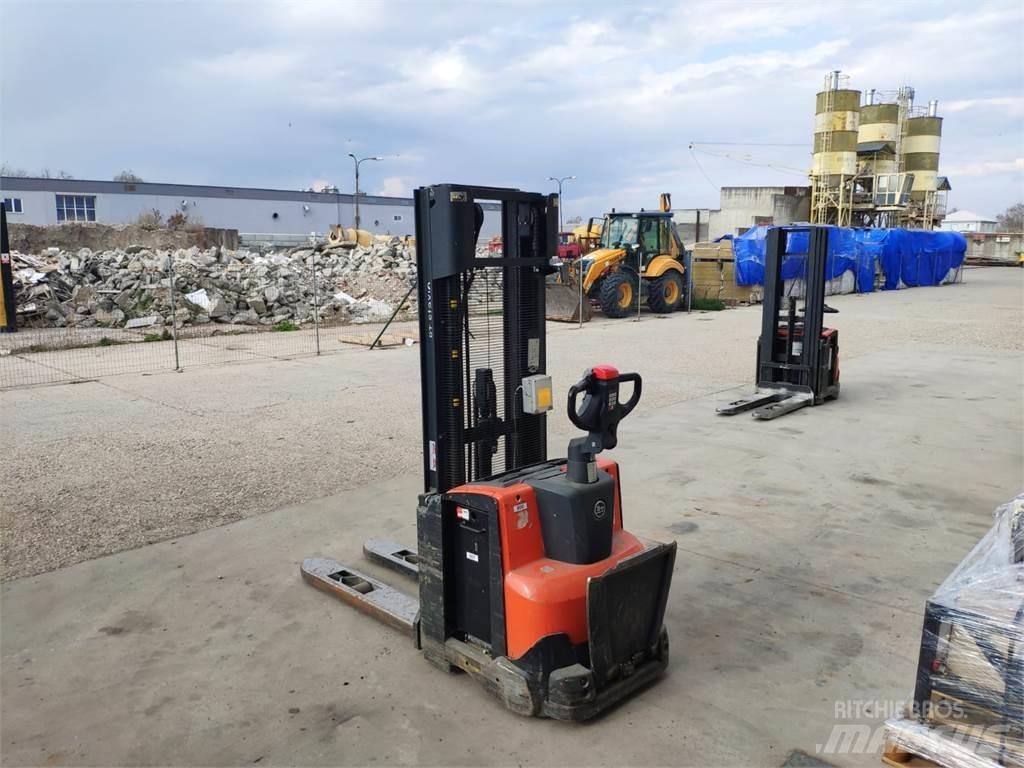 BT SWE120 Παλετοφόρα πεζού χειριστή με ιστό