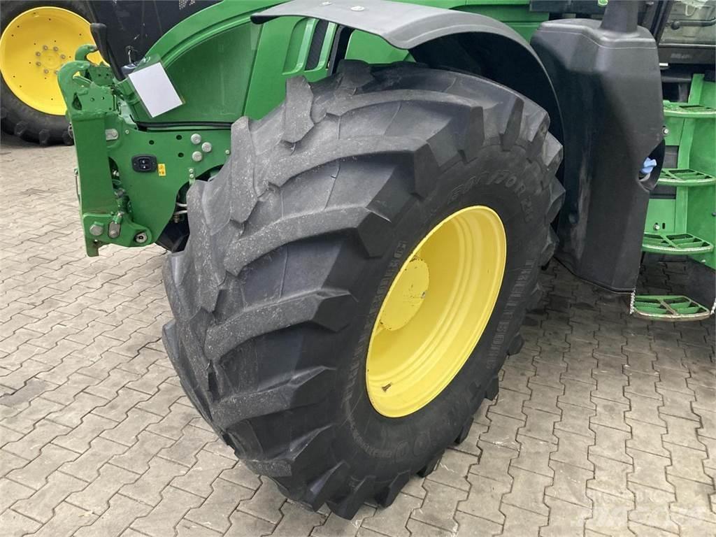 John Deere 6215R Τρακτέρ