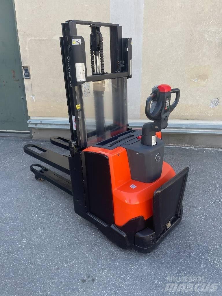 BT SWE200D Παλετοφόρα πεζού χειριστή με ιστό
