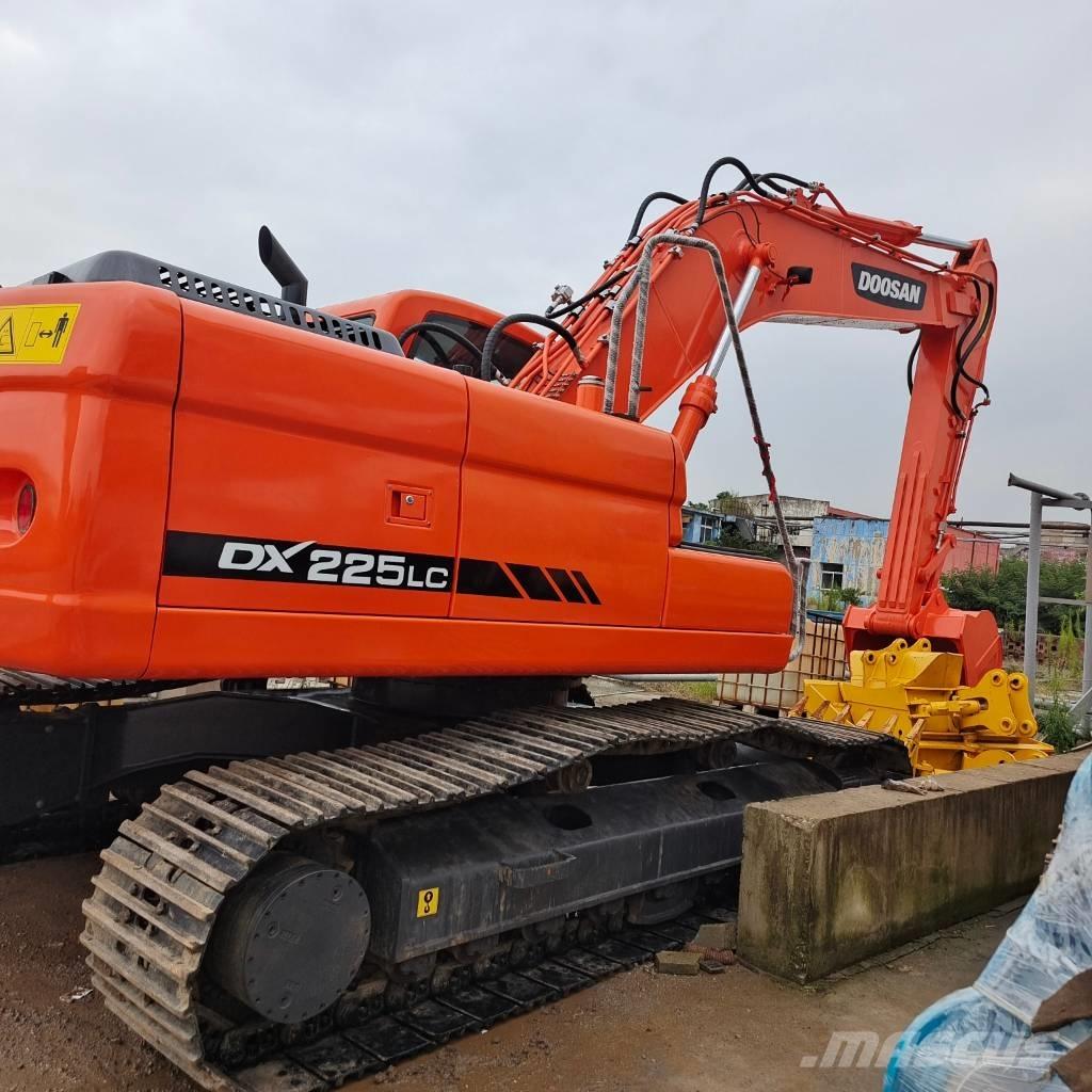 Doosan DX 225 Εκσκαφείς με ερπύστριες
