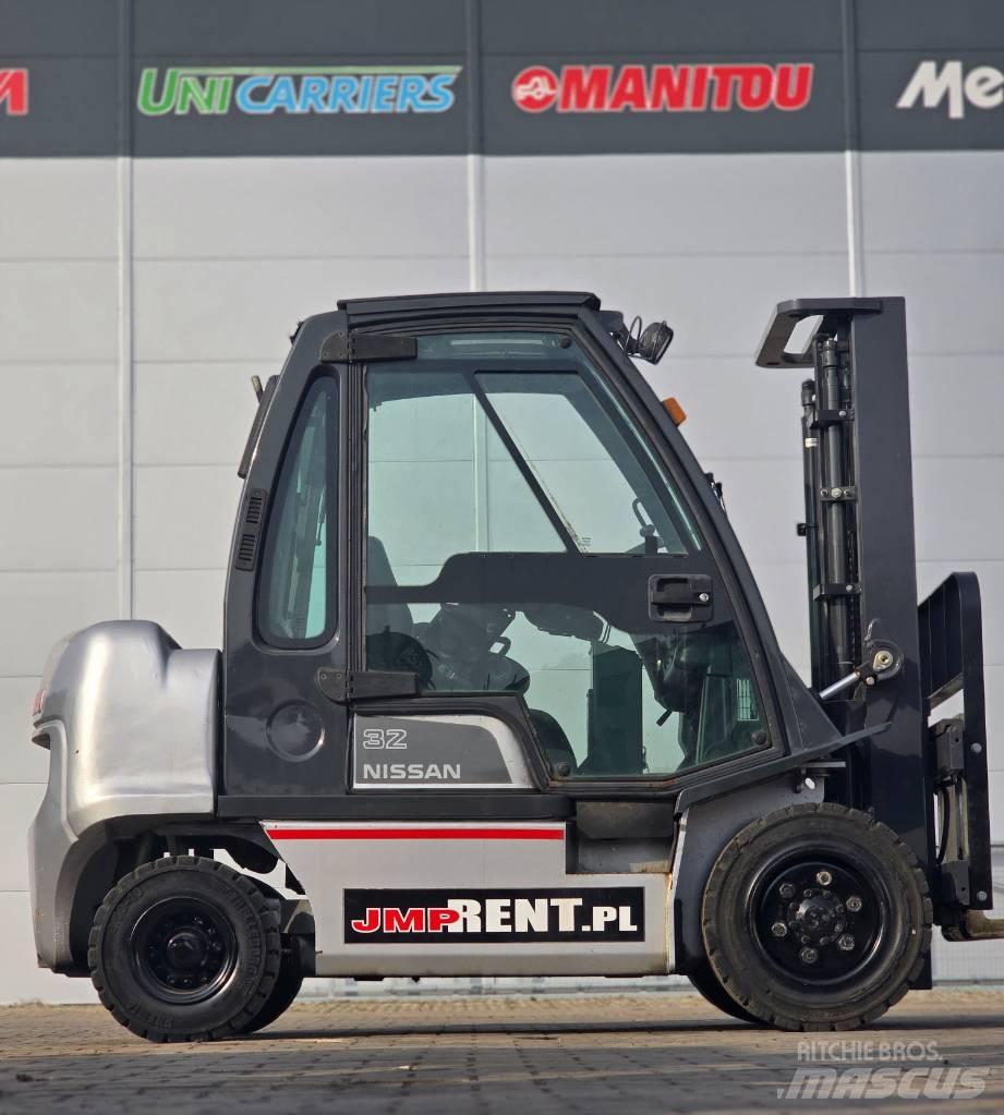 Nissan FGD02 A 32 Q Περονοφόρα ανυψωτικά κλαρκ με φυσικό αέριο LPG