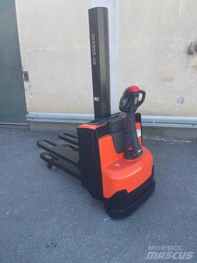 BT SWE080L Παλετοφόρα πεζού χειριστή με ιστό