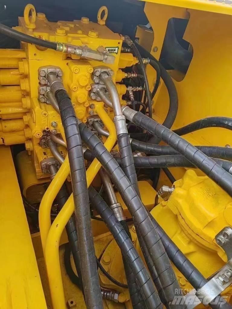 Komatsu 240LC-8 Εκσκαφείς με ερπύστριες