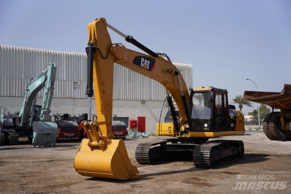 CAT 323D3 Εκσκαφείς με τροχούς - λάστιχα