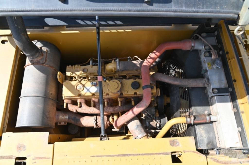 CAT 323D3 Εκσκαφείς με τροχούς - λάστιχα