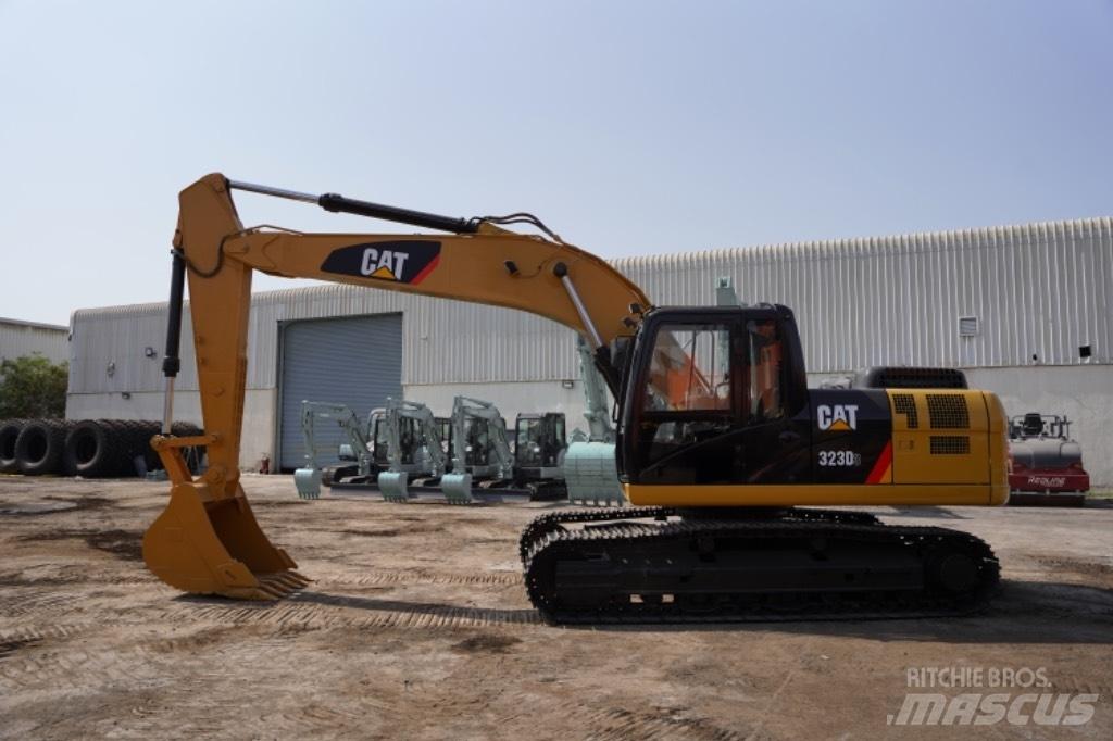 CAT 323D3 Εκσκαφείς με τροχούς - λάστιχα