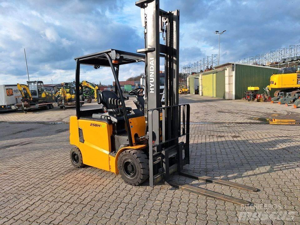 Hyundai 25 BH-9 Κατασκευές - Άλλα