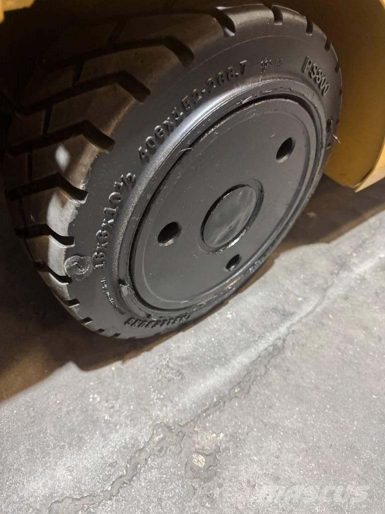 CAT EC30N2 Ηλεκτρικά περονοφόρα ανυψωτικά κλαρκ