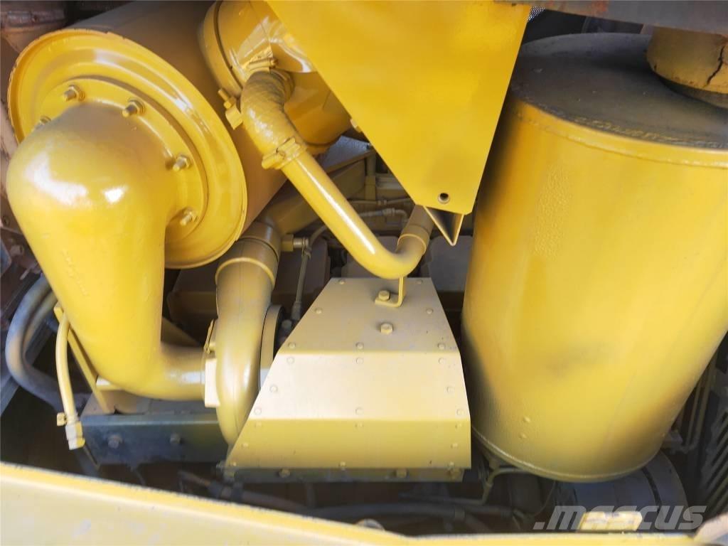Komatsu D155AX-5 Μπουλντόζες με ερπύστριες