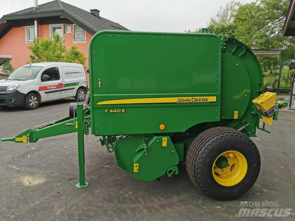 John Deere F440E Πρέσες κυλινδρικών δεμάτων