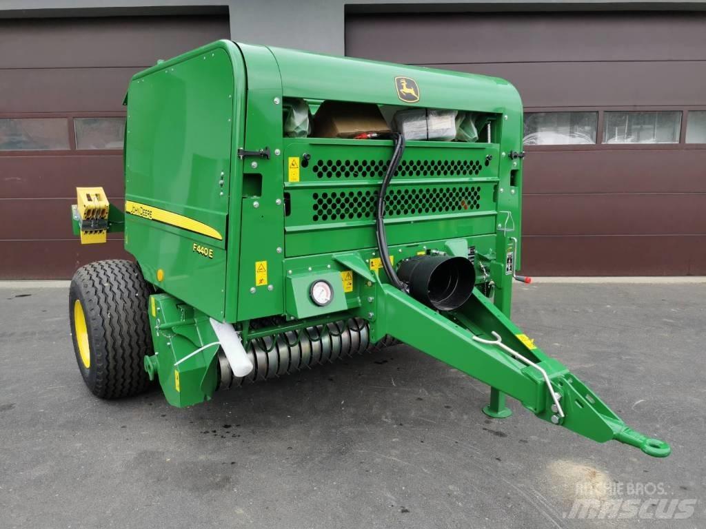 John Deere F440E Πρέσες κυλινδρικών δεμάτων
