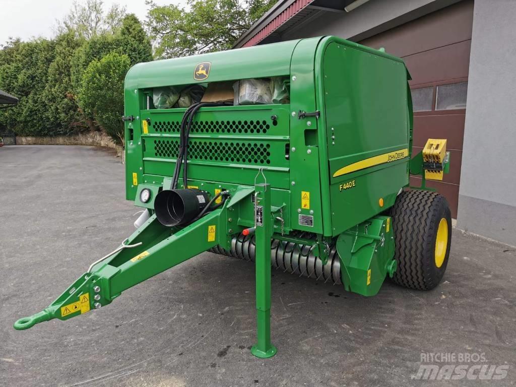 John Deere F440E Πρέσες κυλινδρικών δεμάτων