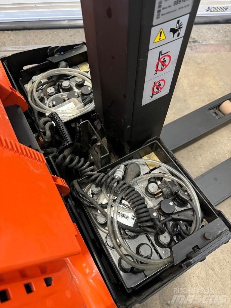 Toyota SWE080L Παλετοφόρα πεζού χειριστή με ιστό