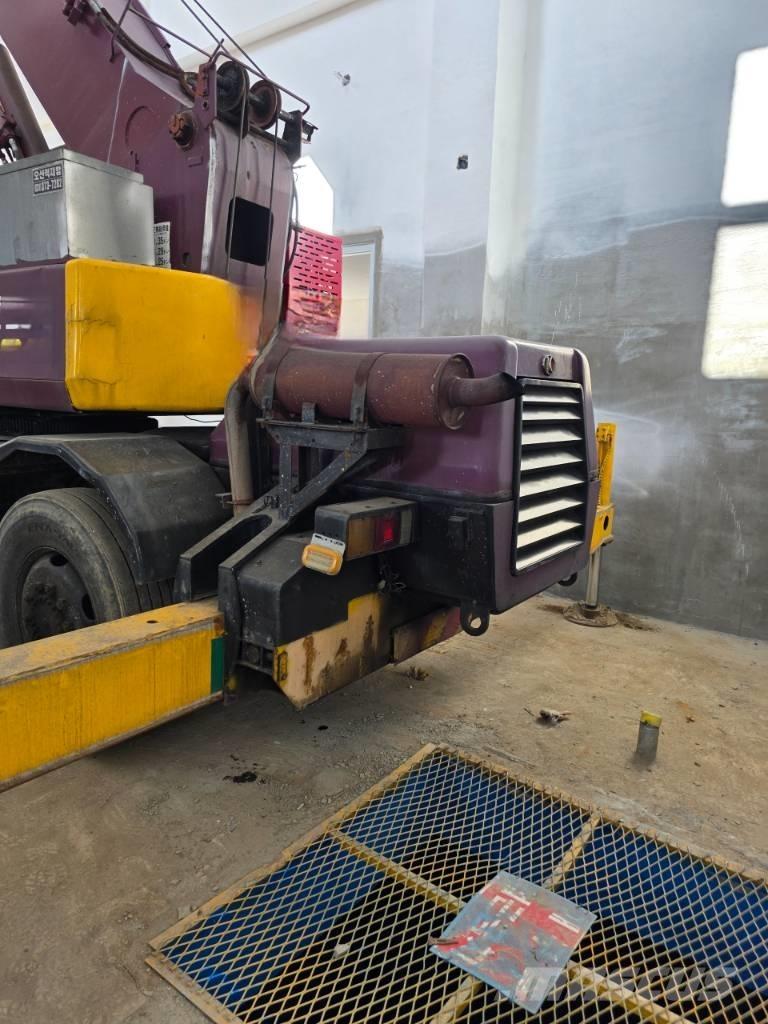 Kato MR 100 Γερανοί ανώμαλου εδάφους