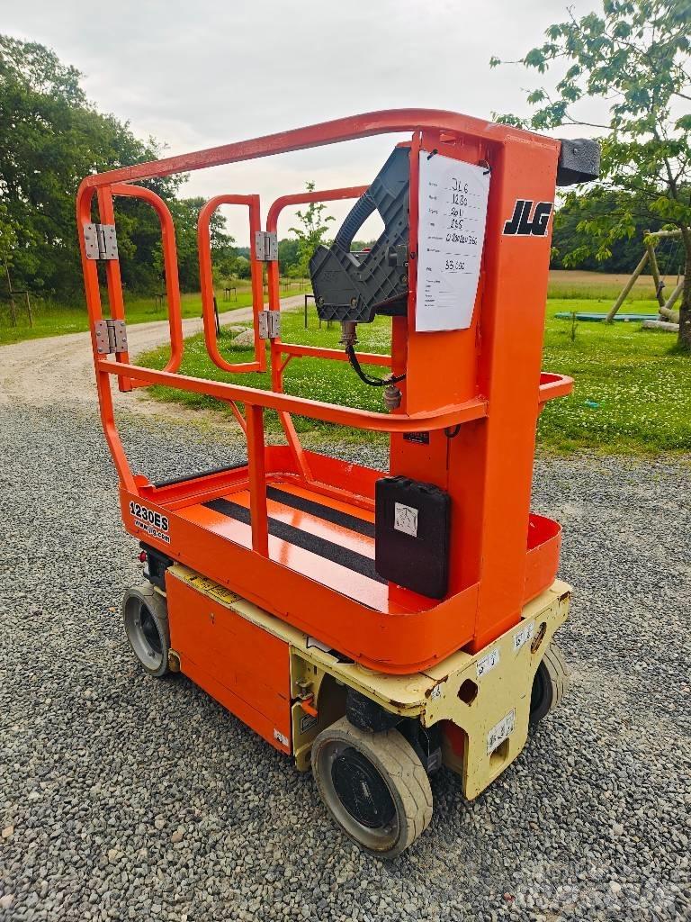 JLG 1230 ES Ανυψωτήρες με κατακόρυφους πυλώνες