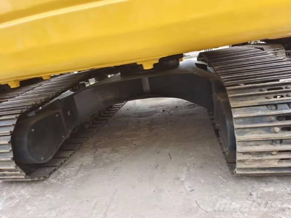 Komatsu PC 200 Εκσκαφείς με ερπύστριες