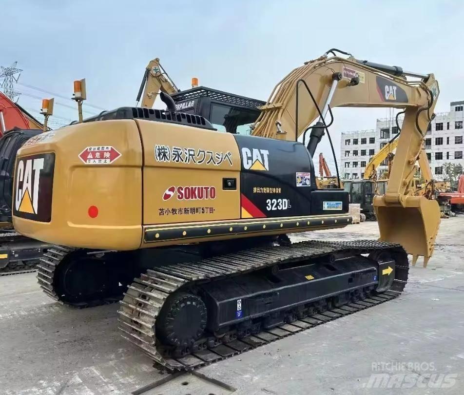 CAT 323 Εκσκαφείς με ερπύστριες