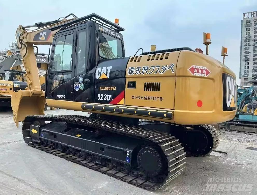 CAT 323 Εκσκαφείς με ερπύστριες