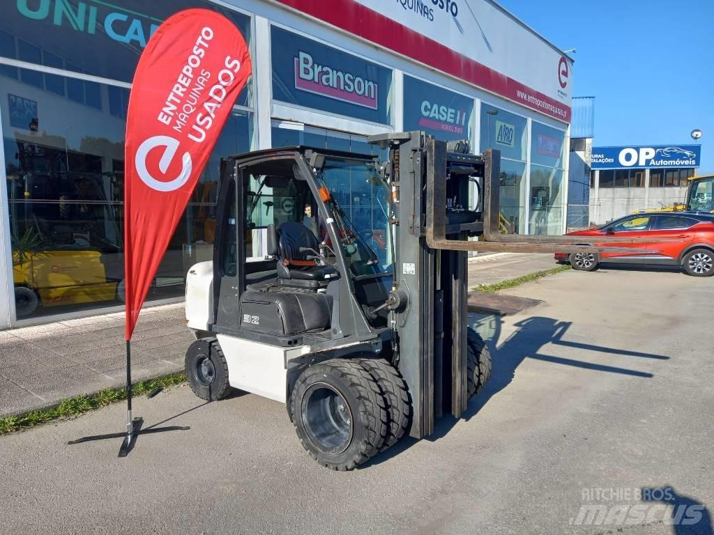 UniCarriers D32 Πετρελαιοκίνητα Κλαρκ