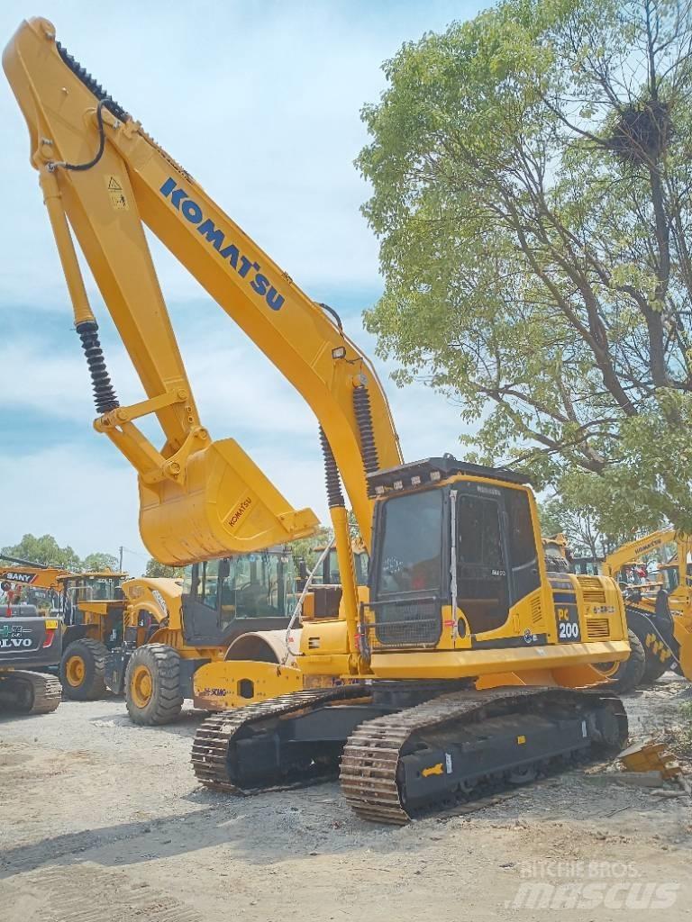 Komatsu PC 200 Εκσκαφείς με ερπύστριες