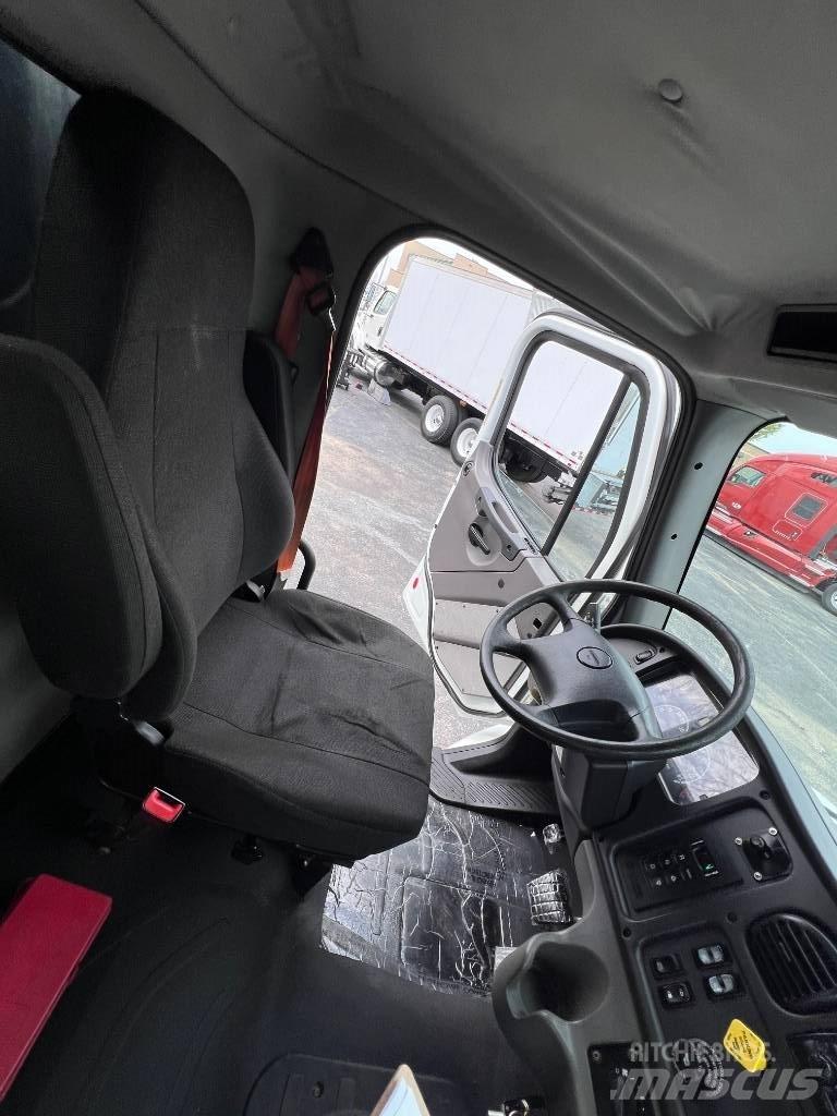 Freightliner M 106 Φορτηγά Kαρότσα με ανοιγόμενα πλαϊνά