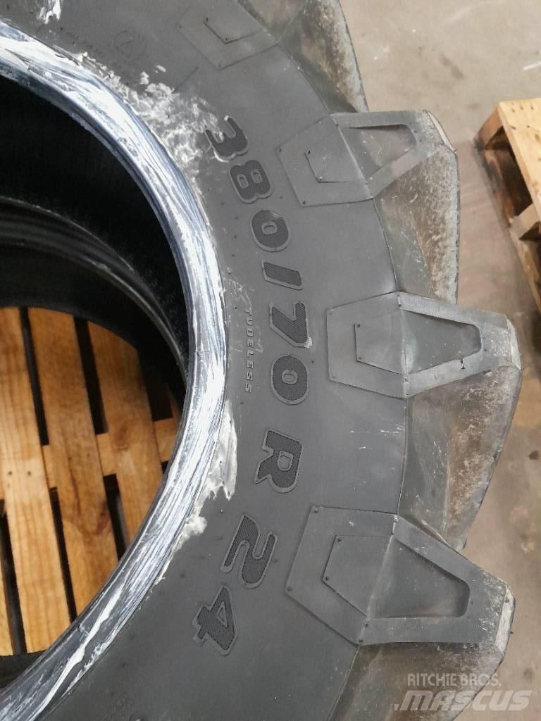 Trelleborg TM700 Ελαστικά και ζάντες