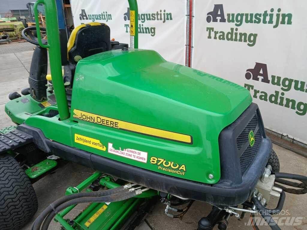 John Deere 8700 A Χορτοκοπτικά με καθιστό χειριστή