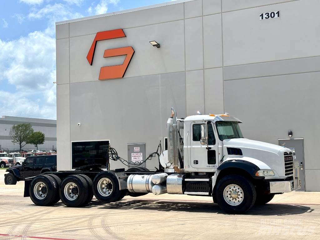 Mack Granite GU 813 Τράκτορες