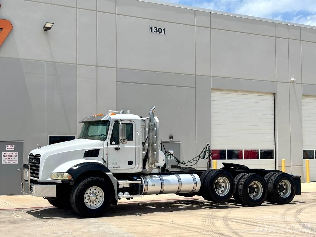 Mack Granite GU 813 Τράκτορες
