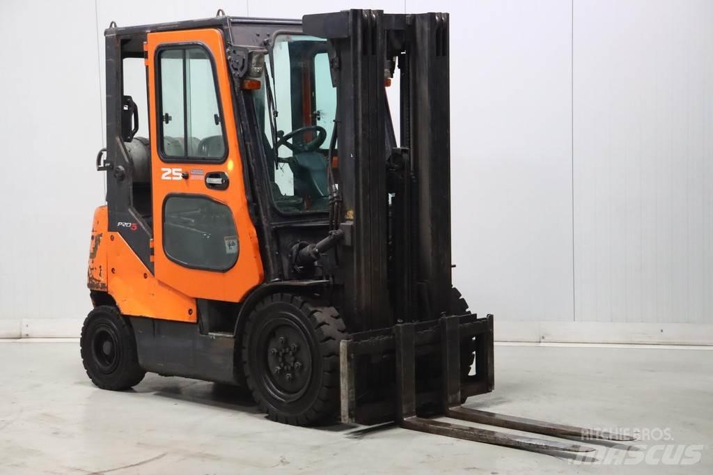 Doosan G25E-5 Περονοφόρα ανυψωτικά κλαρκ με φυσικό αέριο LPG
