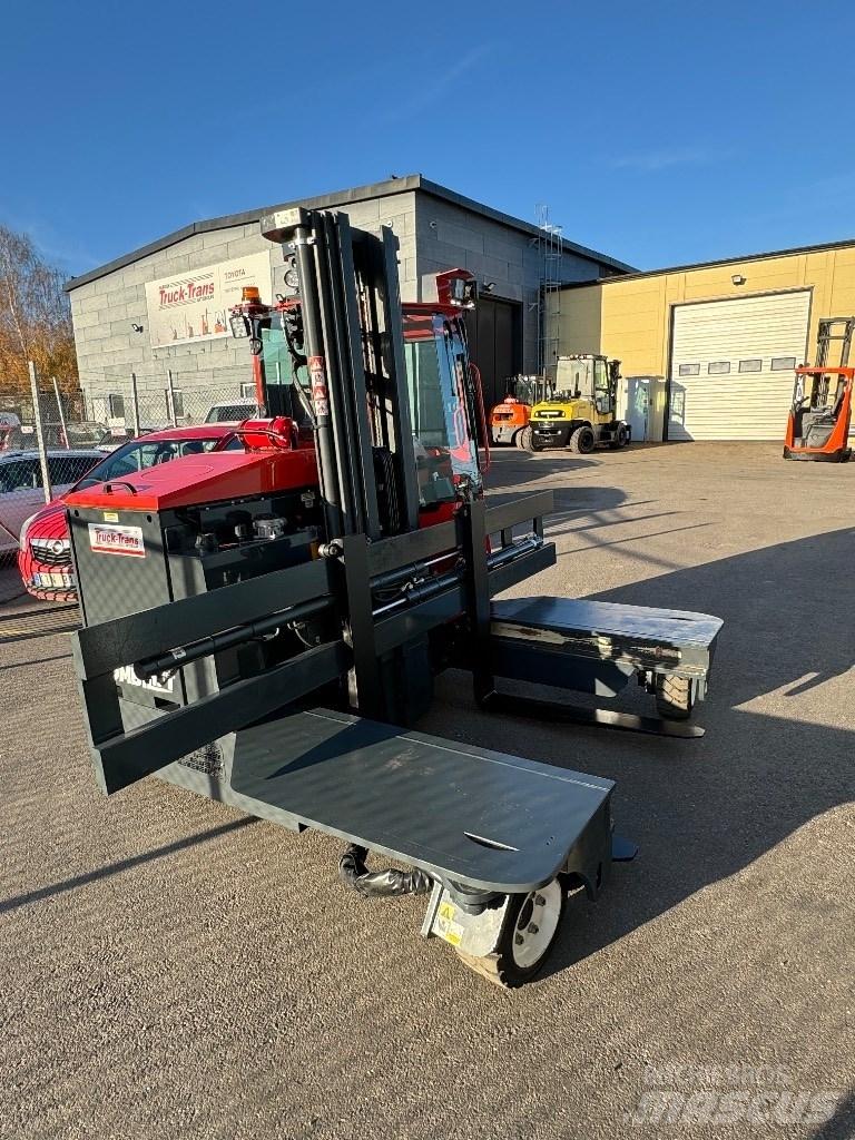 Combilift C3000ET Ανυψωτικά στενών δρόμων 4 κατευθύνσεων