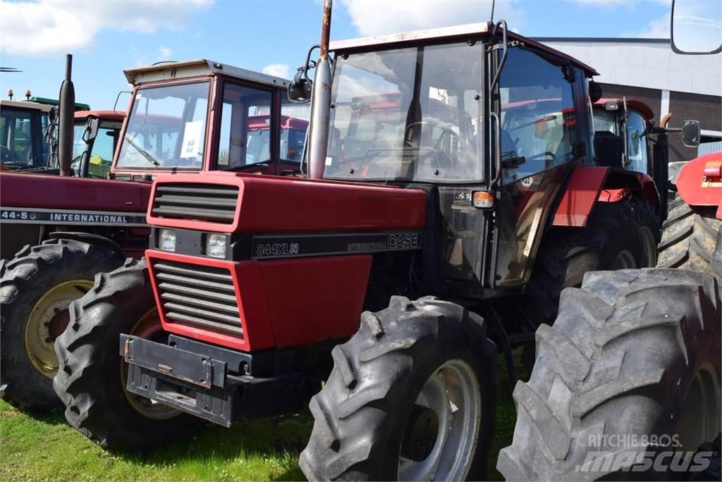 Case IH 844 XL Τρακτέρ
