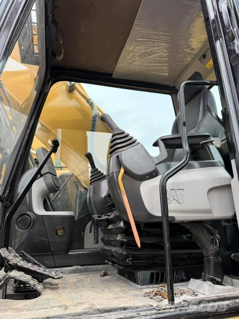 CAT 330 D L Εκσκαφείς με ερπύστριες