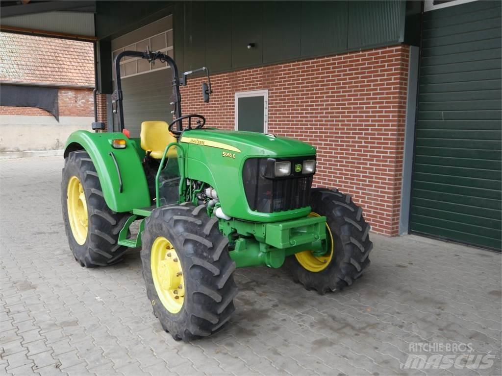 John Deere 5065E Τρακτέρ