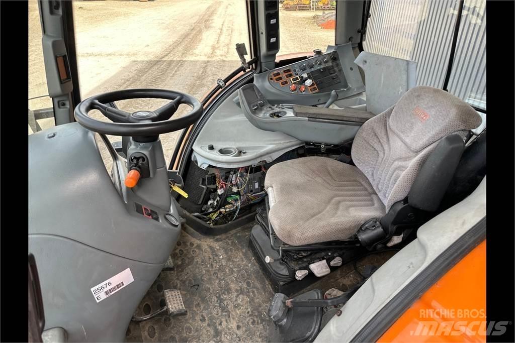 Valtra N142 Τρακτέρ