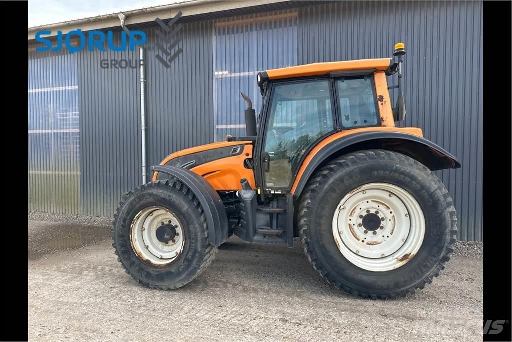 Valtra N142 Τρακτέρ