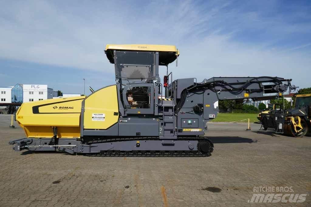 Bomag BMF 2500 M Τροφοδότες