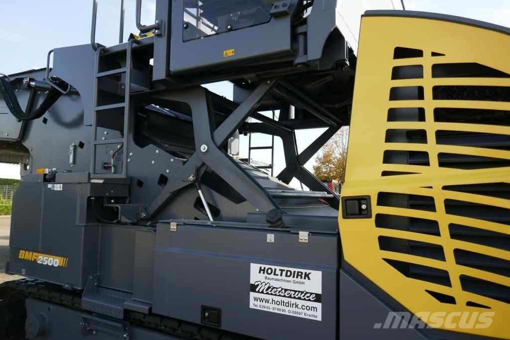 Bomag BMF 2500 M Τροφοδότες