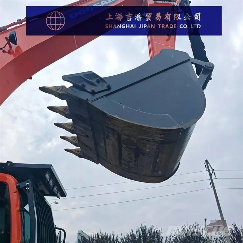Doosan DX 225 Εκσκαφείς με ερπύστριες
