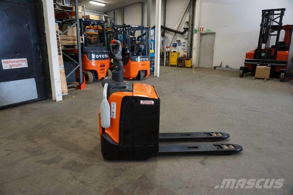 Toyota LPE220 Χειροκίνητο περονοφόρο ανυψωτικό με πλατφόρμα