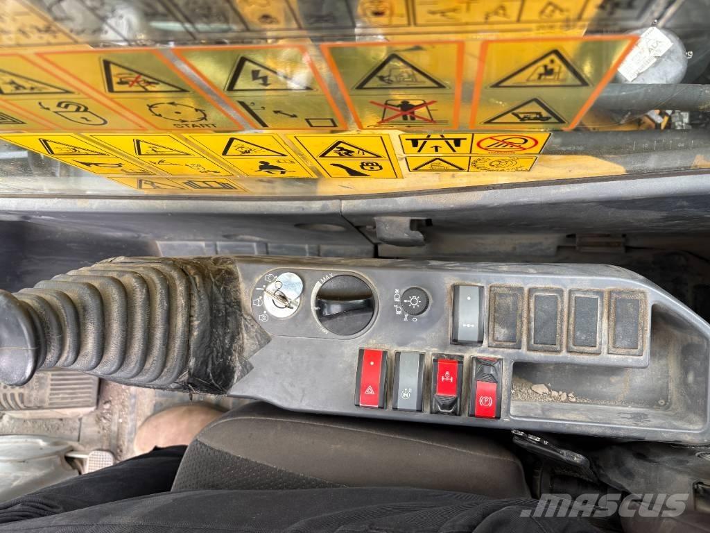 Komatsu PW148-11 Εκσκαφείς με τροχούς - λάστιχα