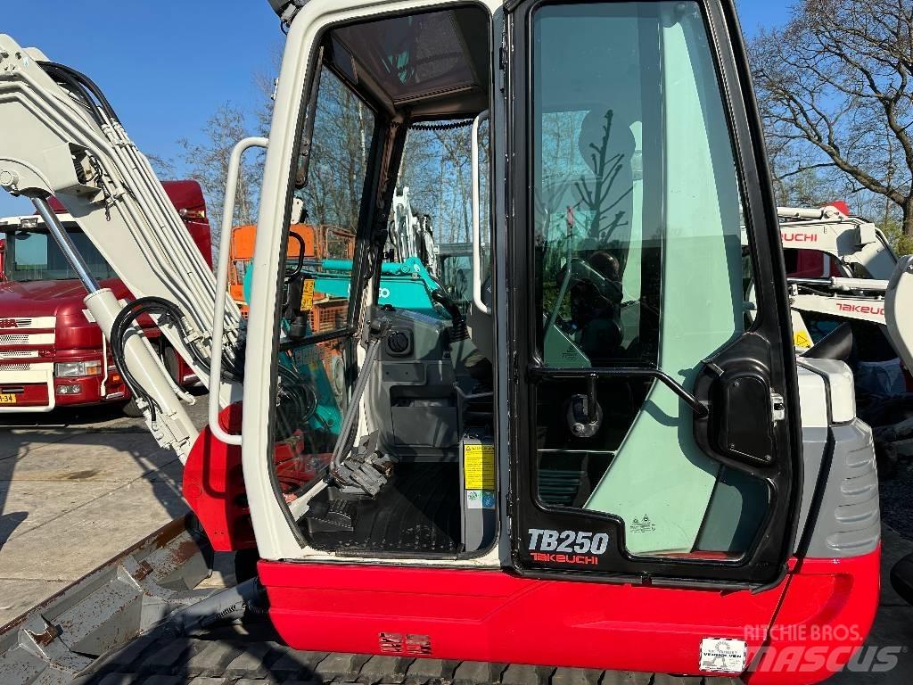 Takeuchi TB250 Εκσκαφάκι (διαβολάκι) < 7t