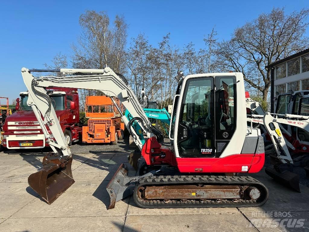 Takeuchi TB250 Εκσκαφάκι (διαβολάκι) < 7t