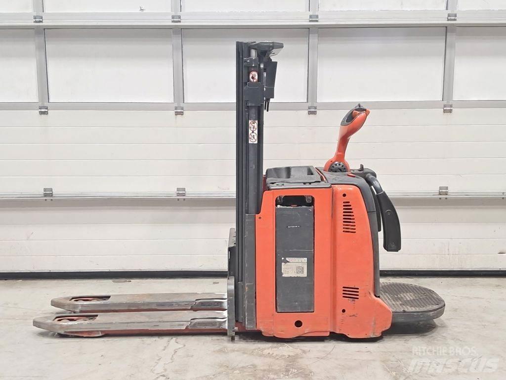 Linde D12 AP Παλετοφόρα πεζού χειριστή με ιστό