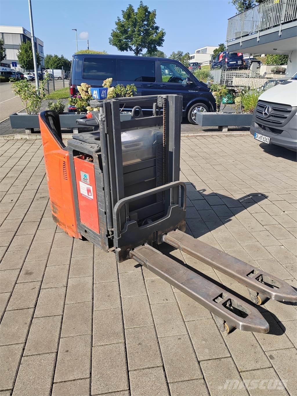 Linde L12 LHP SP Παλετοφόρα πεζού χειριστή με ιστό