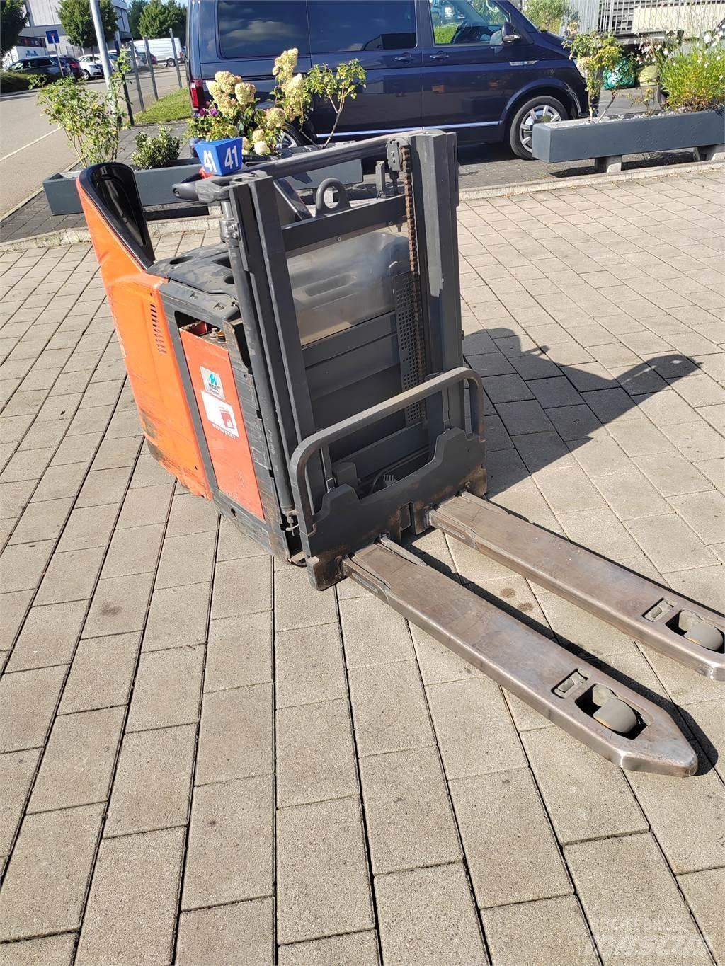 Linde L12 LHP SP Παλετοφόρα πεζού χειριστή με ιστό